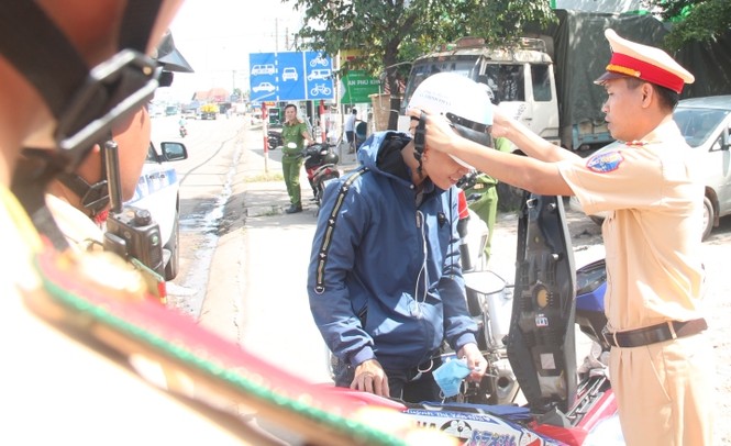 Văn hóa giao thông phải bằng những việc làm cụ thể - ảnh 6