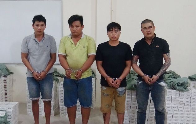 Tạm giữ nhóm đối tượng vận chuyển thuốc lậu mang theo súng - ảnh 1