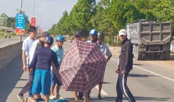Tông vào dải phân cách, một dân quân tự vệ tử vong - ảnh 1