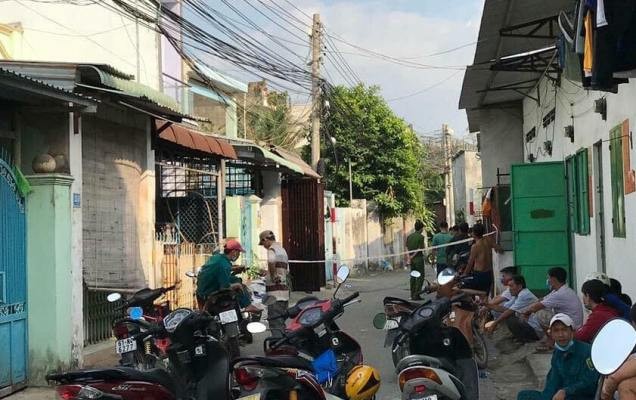 Tá hỏa phát hiện người đàn ông chết trong tình trạng lõa thể - ảnh 1