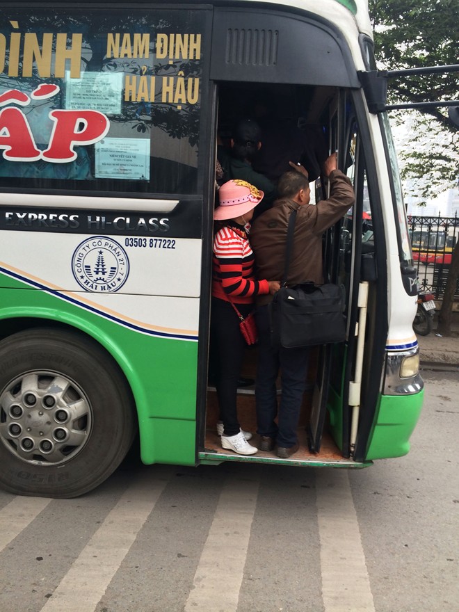 Xe rùa bò, vòng vèo bắt khách: Đi cửa “ngách”, cảnh sát bất lực? - ảnh 1