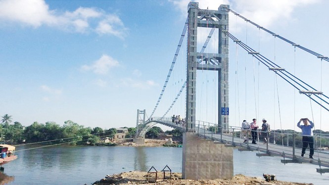 “Chiến dịch” đưa cầu treo về vùng khó - ảnh 2