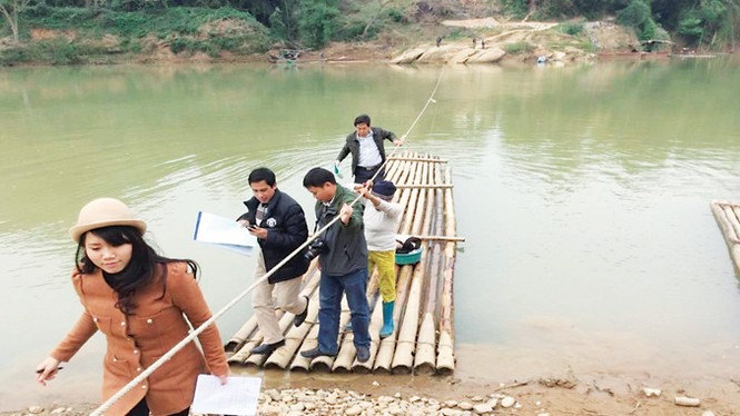 “Chiến dịch” đưa cầu treo về vùng khó - ảnh 1