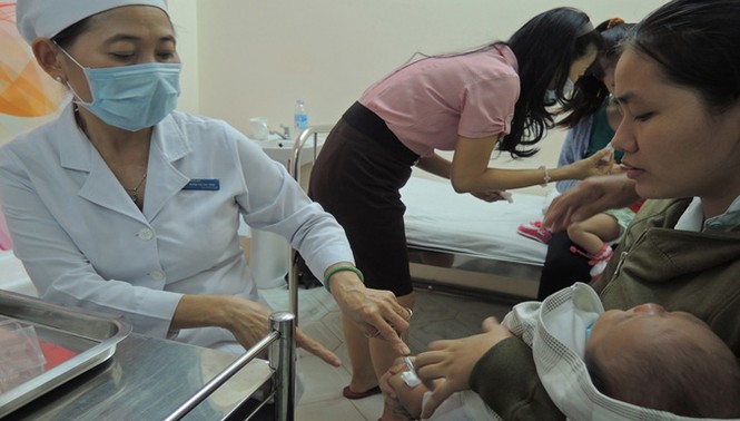 Đăng ký tiêm vắc-xin qua 1080: Đến lượt nhà mạng... hái tiền - ảnh 1