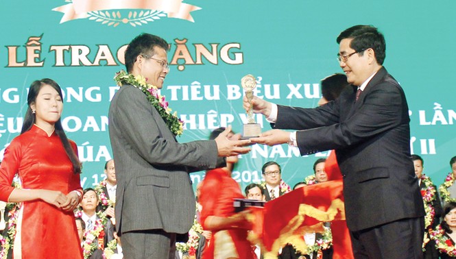 Tiên phong công nghệ, 'cứu mình' khi hội nhập - ảnh 1