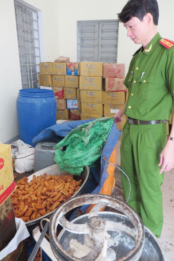 Nghệ An: Liên tiếp phát hiện thực phẩm bẩn - ảnh 1