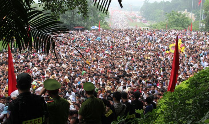 Biển người quy tụ về Giỗ Tổ - ảnh 2