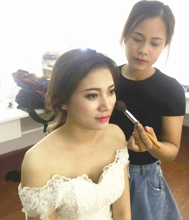 Thận trọng với trang điểm mùa cưới - ảnh 1