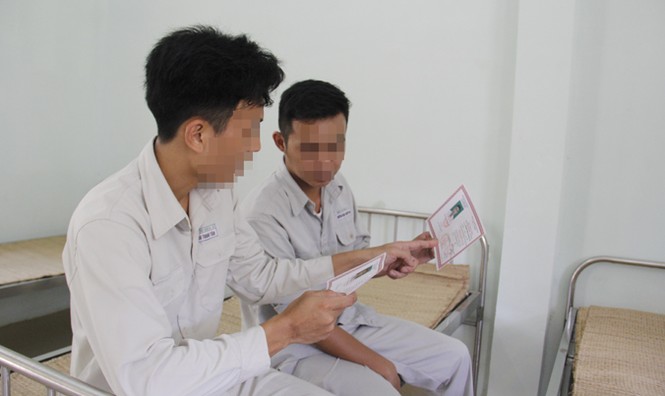 Chữa nghiện cho nhau - ảnh 1