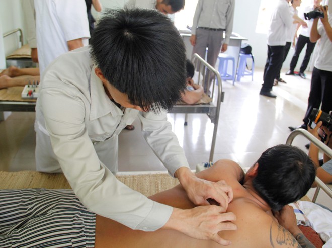 Chữa nghiện cho nhau - ảnh 2