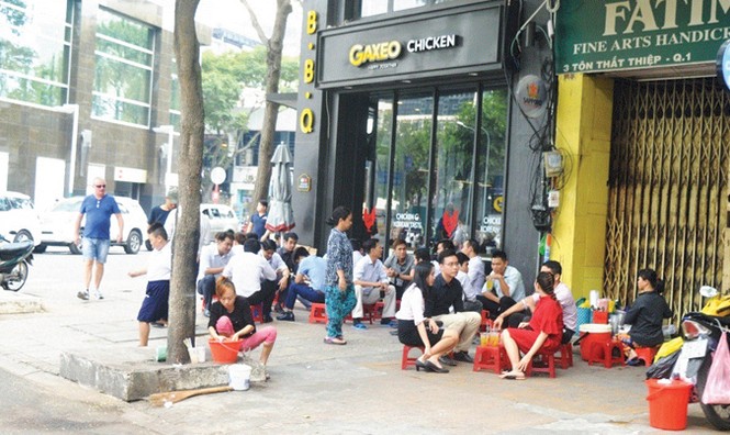 Chỉ thu phí lòng, lề đường những tuyến đủ rộng - ảnh 1