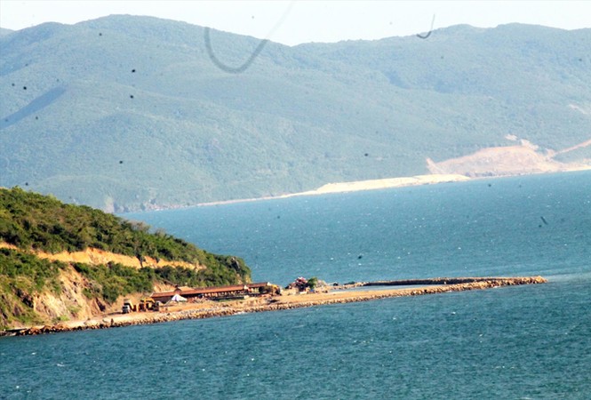 Vụ lấp trái phép gần 13 ngàn m2 vịnh Nha Trang: Xử phạt công ty Hòn Rùa - ảnh 1