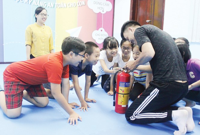 Người Hà Nội vận động nhau cho con đi học kỹ năng sinh tồn - ảnh 1