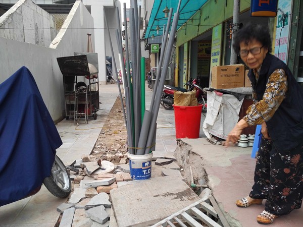 Mục kích những vỉa hè Hà Nội vừa lát đá đã hỏng - ảnh 6