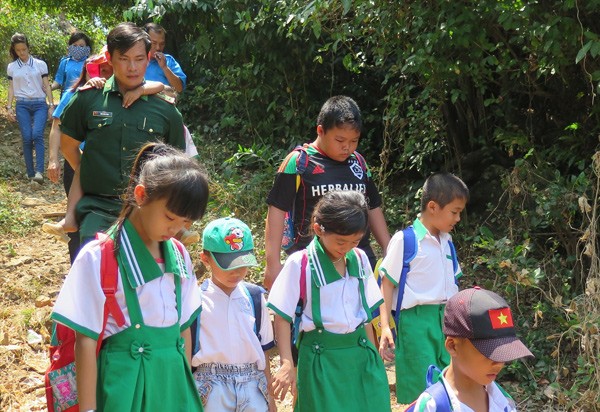 Lớp học tình thương Biên phòng trên đỉnh đảo Hòn Chuối - ảnh 1