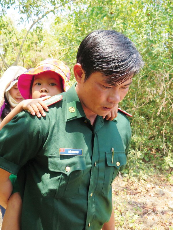 Lớp học tình thương Biên phòng trên đỉnh đảo Hòn Chuối - ảnh 2