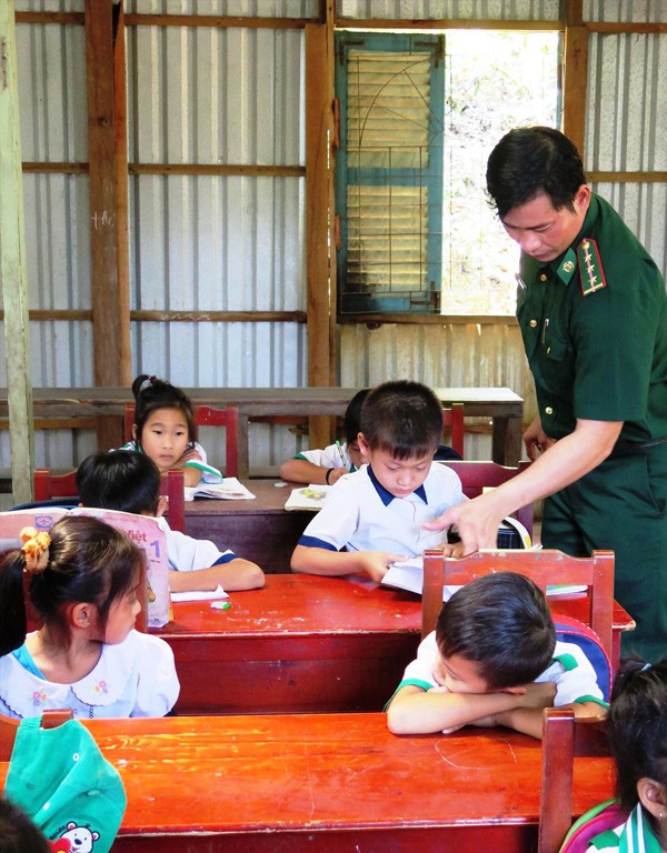 Lớp học tình thương Biên phòng trên đỉnh đảo Hòn Chuối - ảnh 3