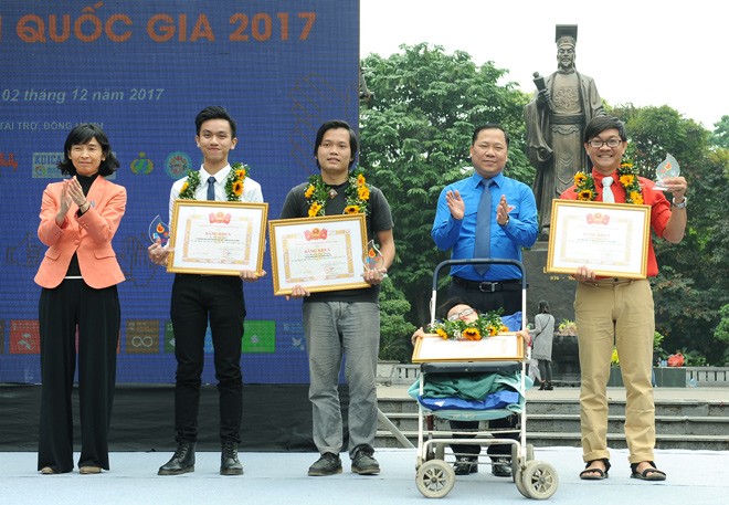 Vinh danh 15 tập thể, cá nhân tình nguyện vì cộng đồng - ảnh 1