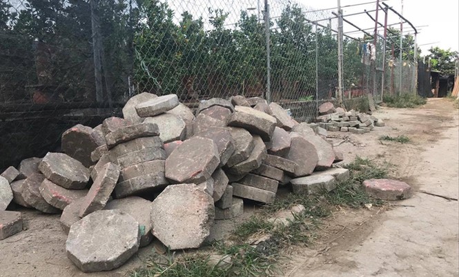 Hành tung bí ẩn của hàng vạn m2 gạch vỉa hè Hà Nội: Gạch cũ 2.000 đồng/viên - ảnh 1