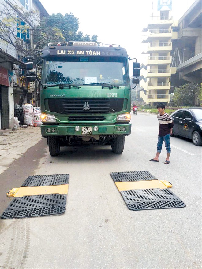 Có hay không việc 'chống lưng' xe quá tải? - ảnh 1