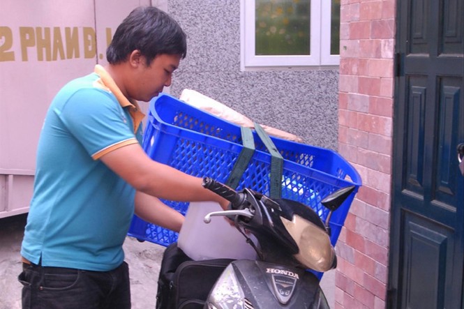 'Người vận chuyển'… phiên bản Tết Mậu Tuất - ảnh 1