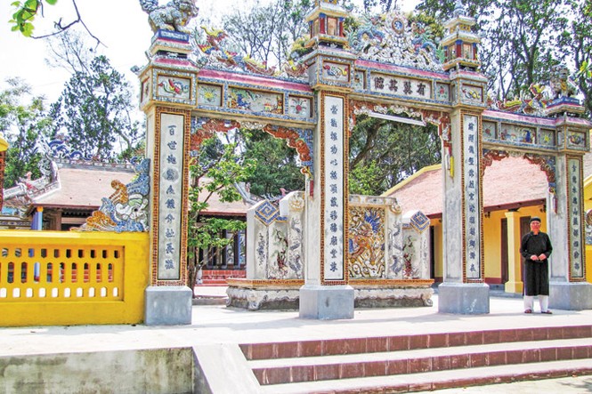 'Làng VIP' khác giọng trên đất Huế - ảnh 1