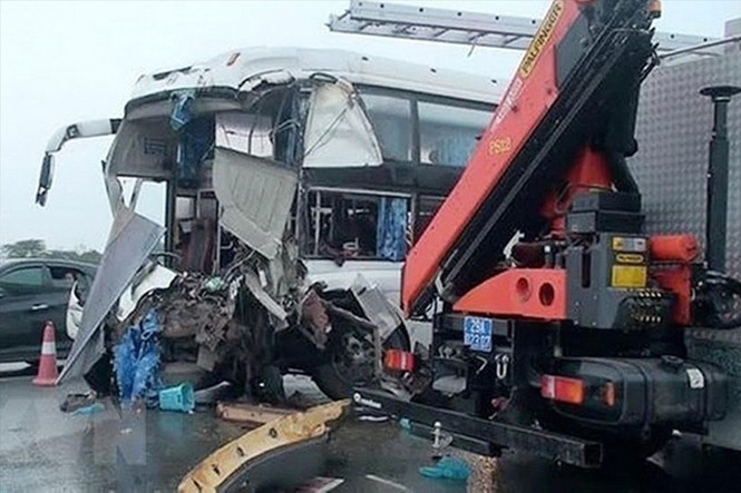 Xe khách tông xe cứu hỏa: Lỗi không thuộc về tài xế xe khách? - ảnh 1