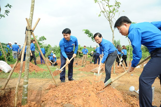 Trào dâng tự hào bên Bến Nhà Rồng - ảnh 1