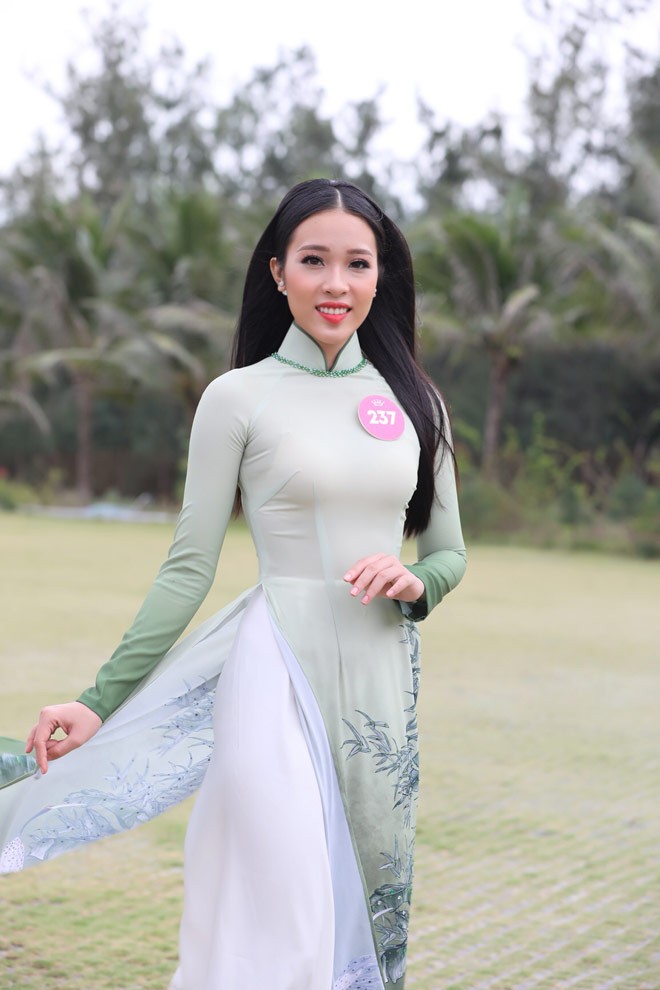 Thí sinh HHVN trầm trồ ở Núi Bà - ảnh 1