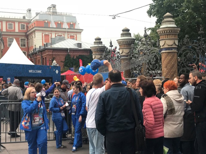 Ký sự World Cup: Xem Pháp - Bỉ ở Cố đô Nga với fans không vé - ảnh 2