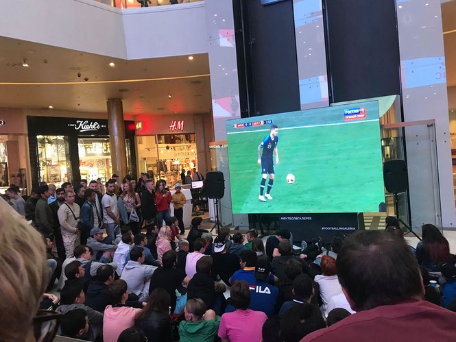 Ký sự World Cup: Xem Pháp - Bỉ ở Cố đô Nga với fans không vé - ảnh 9