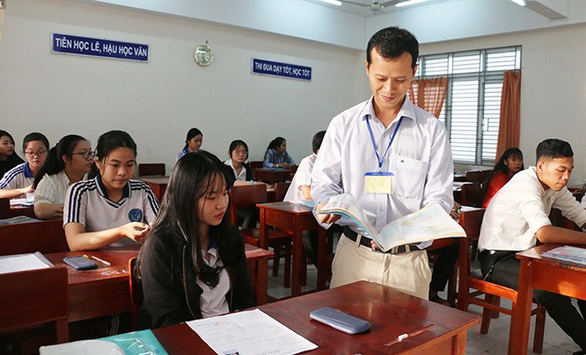 Trước sai phạm tại Hà Giang, Sơn La: Bộ trưởng GD&ÐT nhận trách nhiệm - ảnh 1