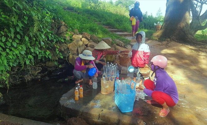 Mạch nguồn mãi chảy... Kỳ cuối: Hồn của buôn làng - ảnh 1