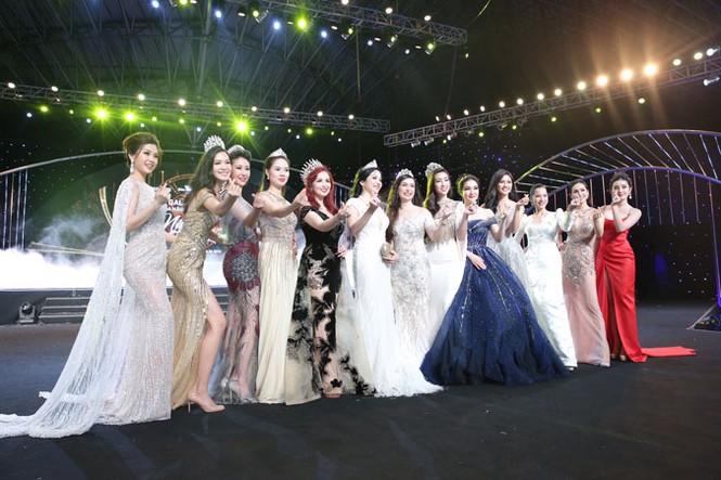 30 năm, nhan sắc vẫn hoàng kim - ảnh 1
