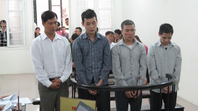 Mượn hộ chiếu để thỏa mãn “giấc mơ bay” - ảnh 1