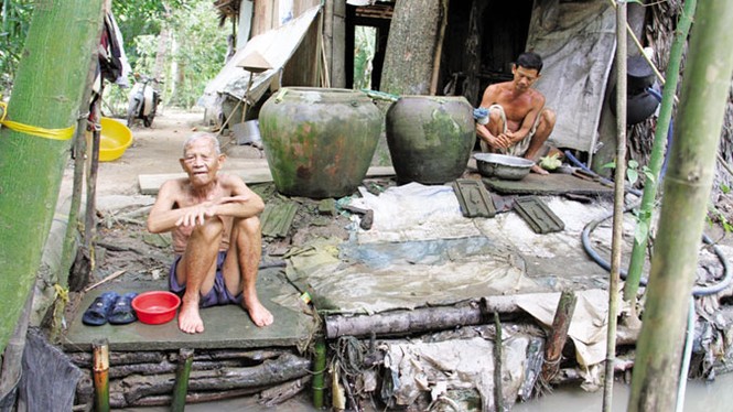 Những mảnh đời lam lũ bên dinh thự nguy nga - ảnh 3