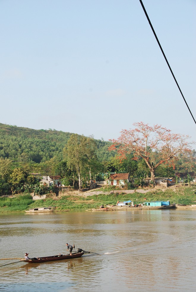 Bây giờ, qua cầu Yên Hoành - ảnh 1