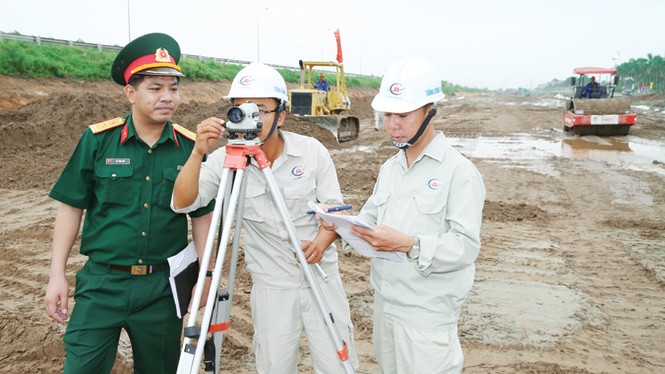 Chất lính 319: Làm đường như đánh trận - ảnh 1
