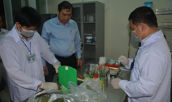 Xuyên đêm cùng kiểm dịch viên - ảnh 1