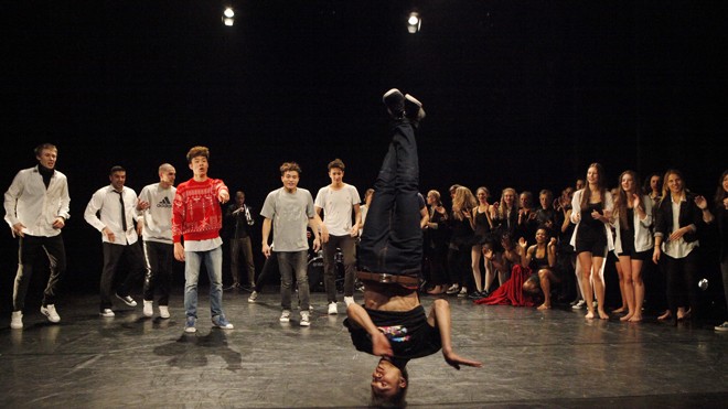 Phạm Khánh Linh: Từ xóm liều đến làng hip hop thế giới - ảnh 2