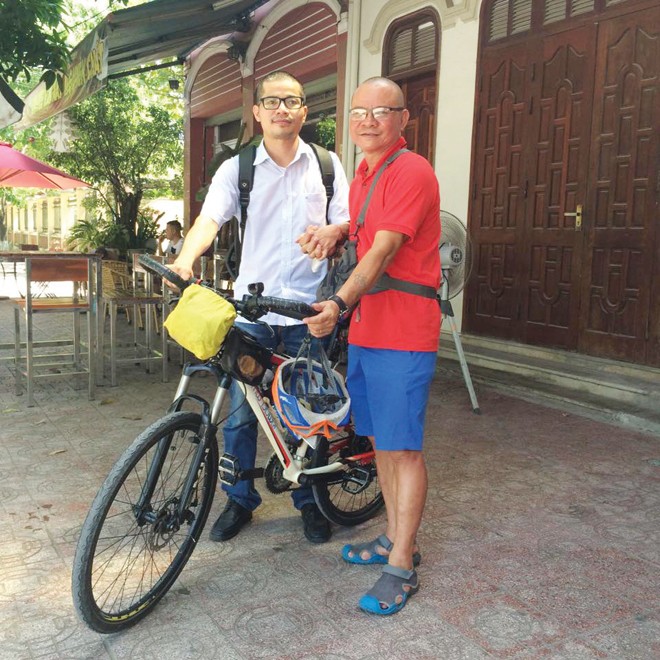 Nhà văn đạp xe xuyên Việt - Bài 3: Bên sông Trà, chiều sâu lắng - ảnh 1
