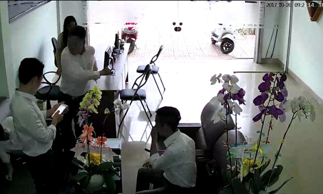 Bị hành hung đòi tiền tỷ bằng giấy biên nhận “lạ” - ảnh 1