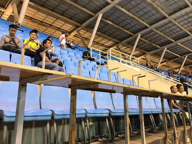 Sân Mỹ Đình nhếch nhác ở trận ra mắt Park Hang Seo - ảnh 2