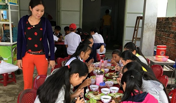 Chạy… chữ mùa lũ - ảnh 1