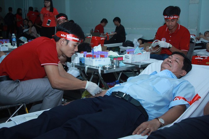 Ghi chép trong phòng hiến máu - ảnh 1