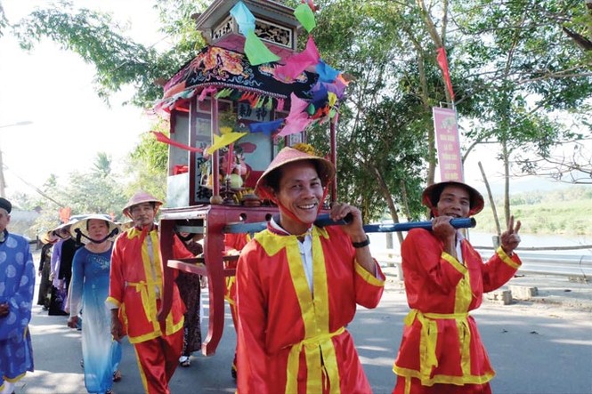 Lễ hội đầu xuân bên ngôi làng hơn 500 tuổi - ảnh 1