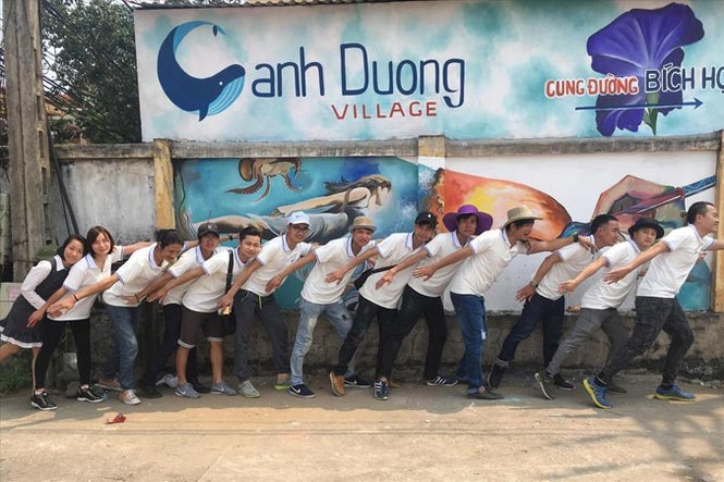 Bích họa tương lai “nơi đầu sóng” - ảnh 2