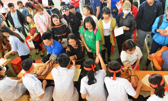 Chủ Nhật Đỏ 2018 tại Đại học Tây Nguyên: Tiếp nhận 995 đơn vị máu - ảnh 2