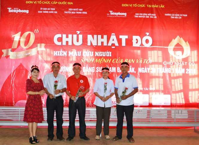 Chủ Nhật Đỏ 2018, Báo Tiền Phong - ảnh 10