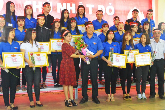Chủ Nhật Đỏ 2018, Báo Tiền Phong - ảnh 8